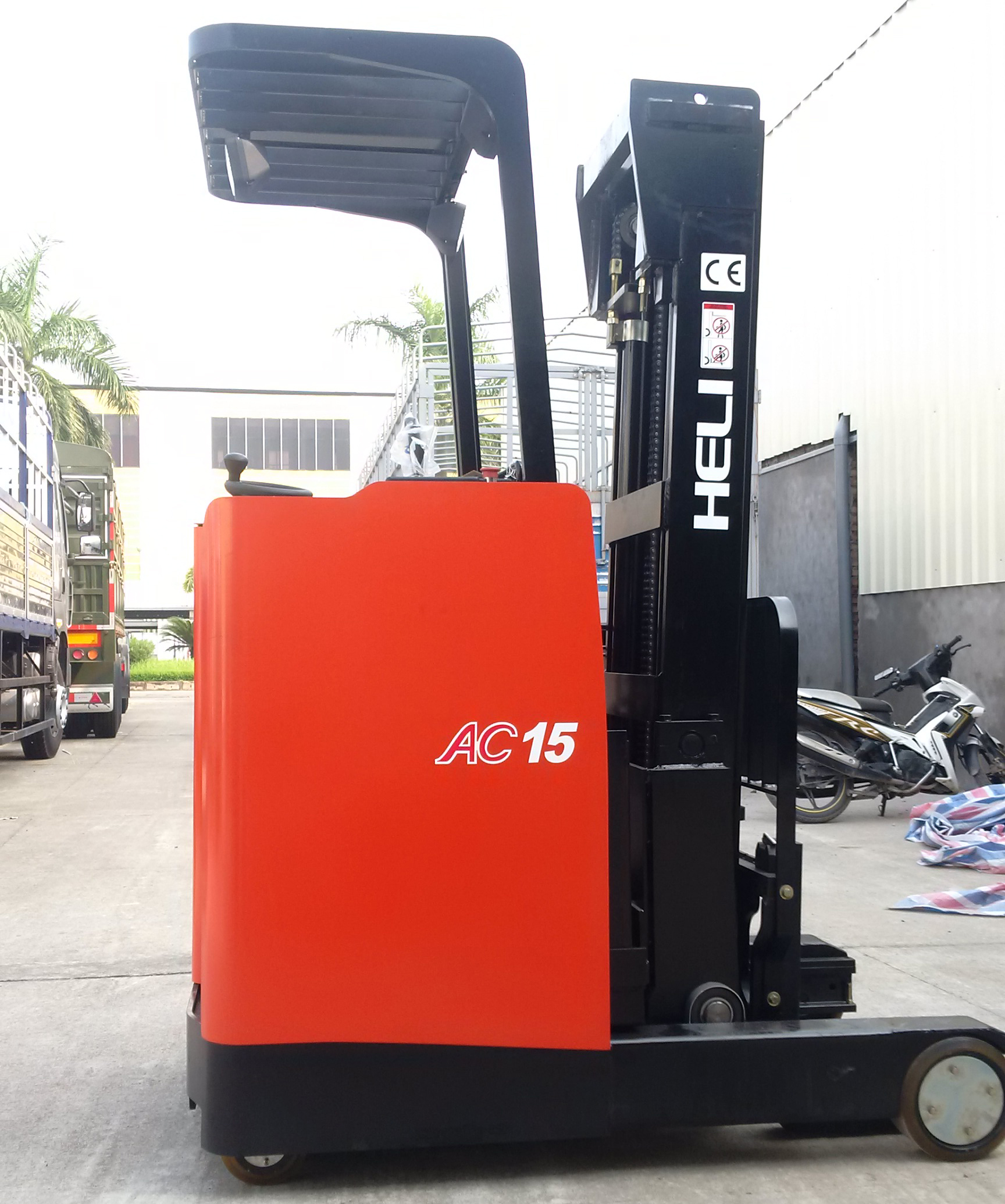 电动叉车1.5 TON停止